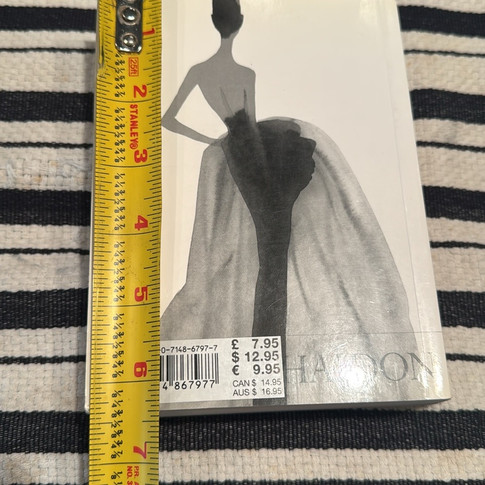 COPY - Phaidon The Fashion Book with Pink Cover - Picture 4 of 8